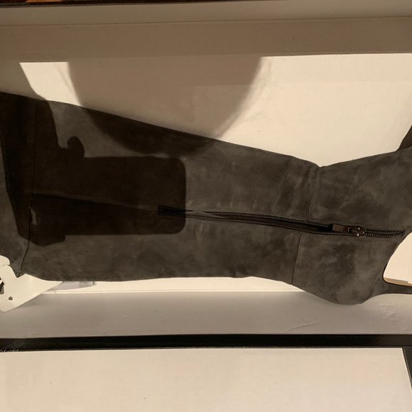 Grey suede knee high boots size 8.5 - Picture 2 of 3